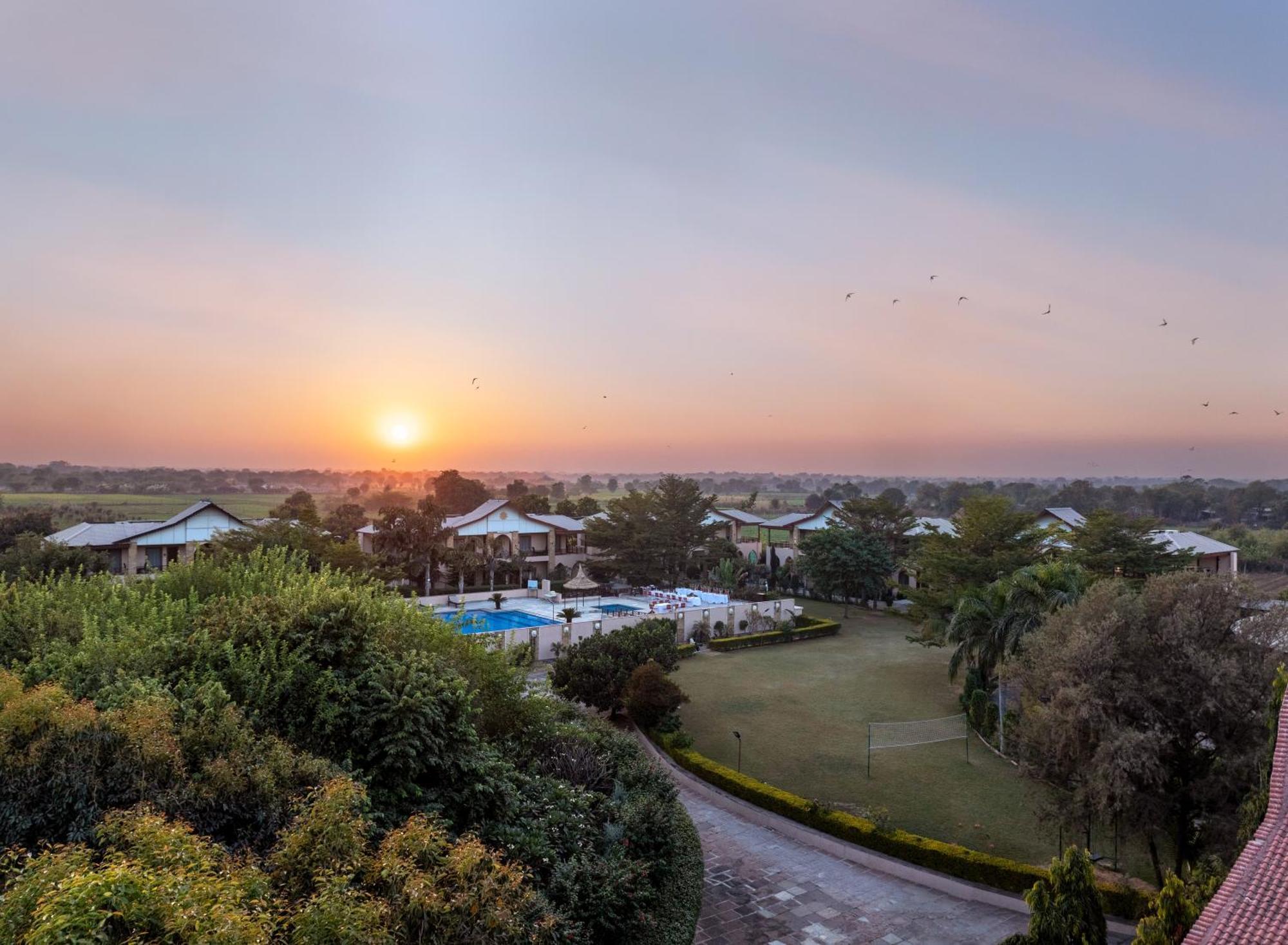 סוואי מדופור Abhyaran Resort & Spa Ranthambore מראה חיצוני תמונה